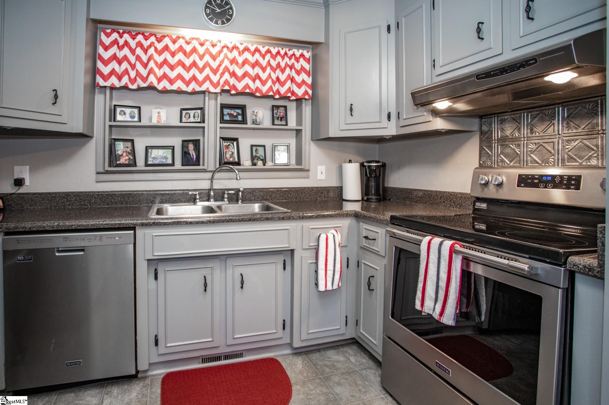 2602 Holiday Road Greer, SC 29651 - Photo 8 of 36