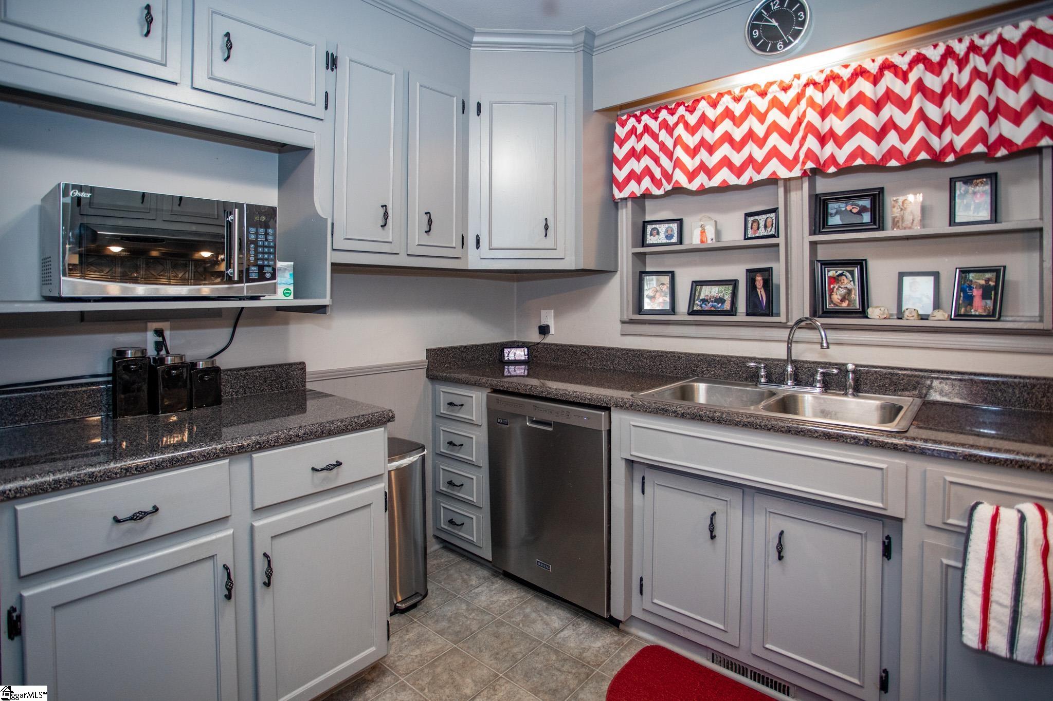 2602 Holiday Road Greer, SC 29651 - Photo 9 of 36