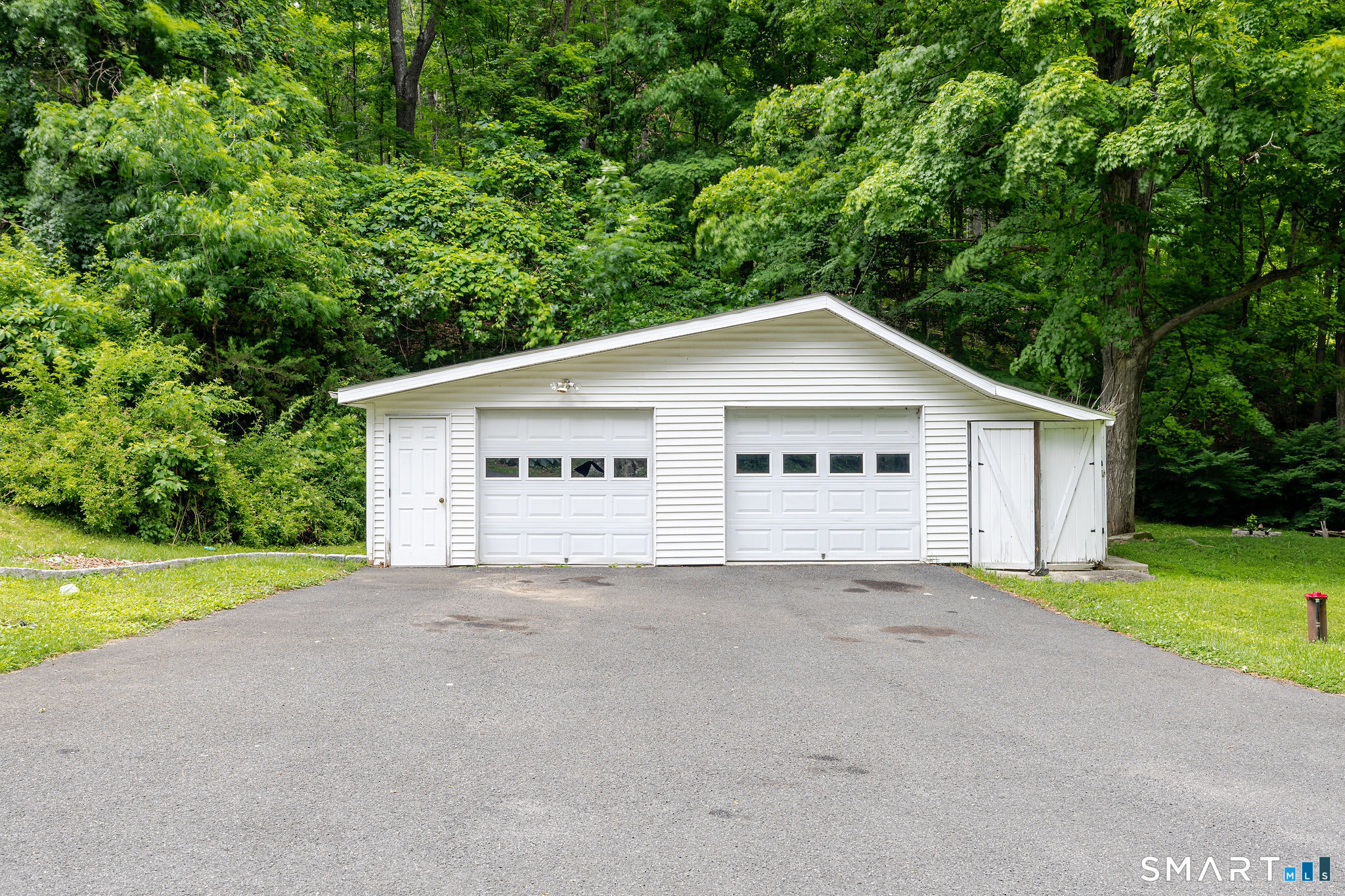 2 Leach Hollow Road Sherman, CT 06784 - Photo 3 of 31