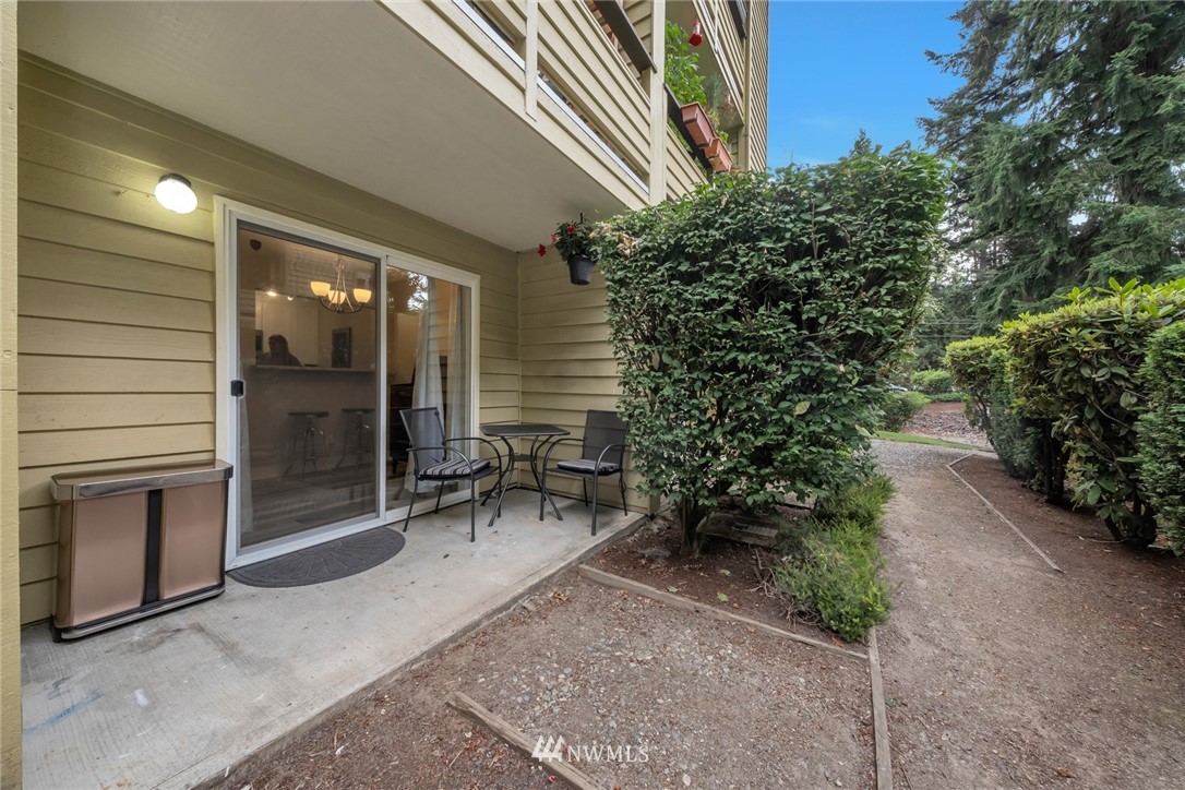455 Newport Way Northwest, Unit 302 Issaquah, WA 98027 - Photo 16 of 17 a view of a outdoor space with a patio