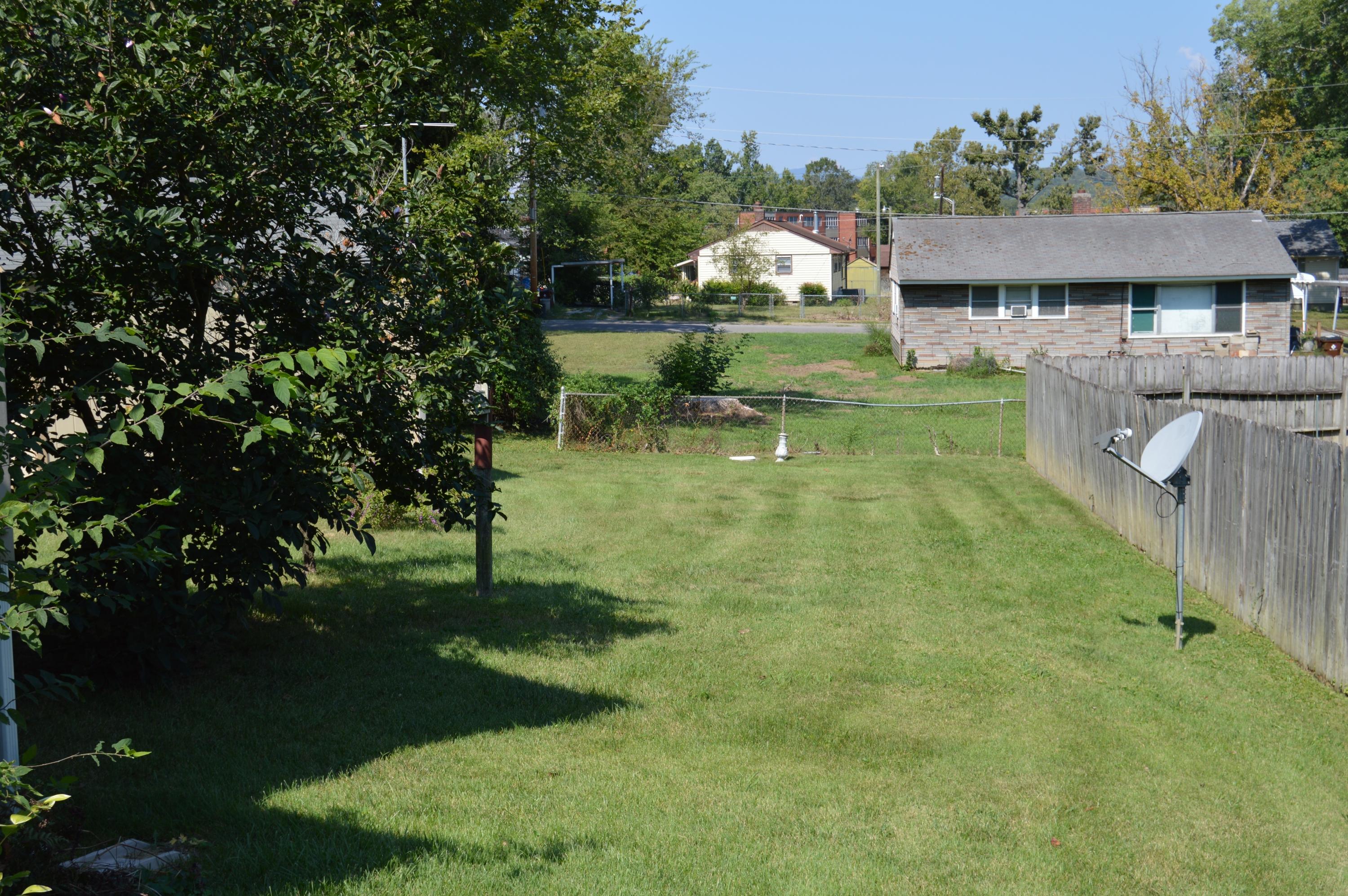 lARGE Side Yard