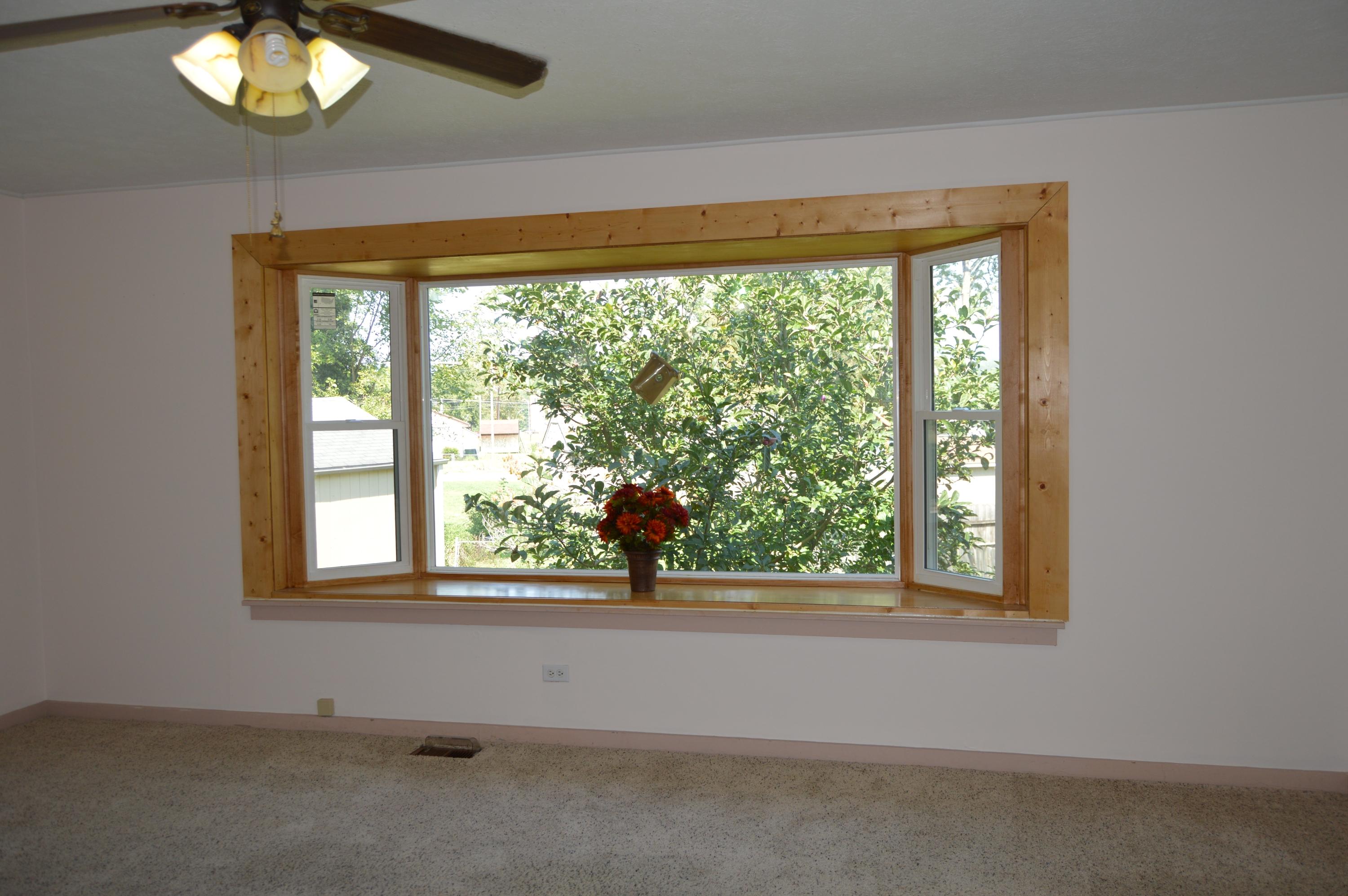 143 Nevada Circle Oak Ridge, TN 37830 - Photo 9 of 16 Large NEW Bay Window in Living Rm