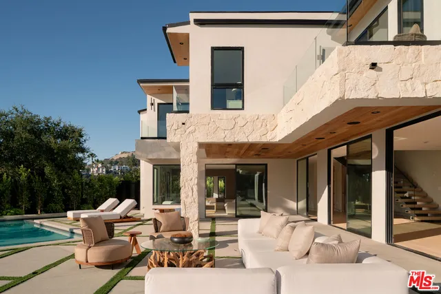 $5,295,000 | 2608 Zorada Drive, Los Angeles, CA 90046