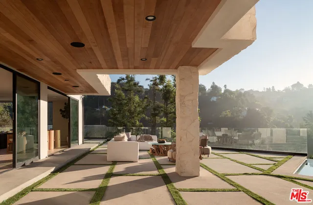 $5,295,000 | 2608 Zorada Drive, Los Angeles, CA 90046