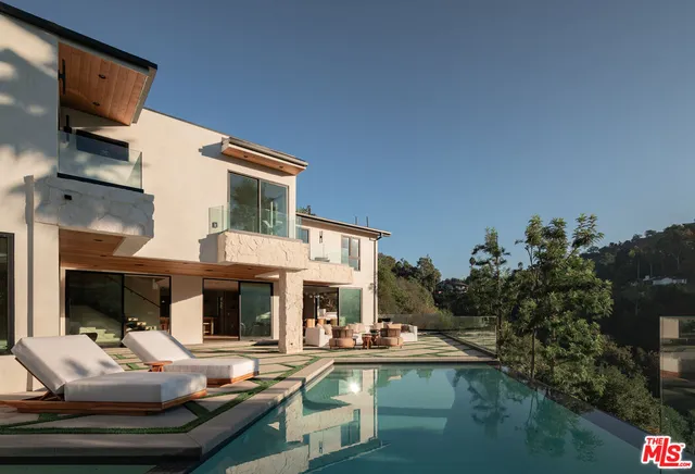 $5,295,000 | 2608 Zorada Drive, Los Angeles, CA 90046