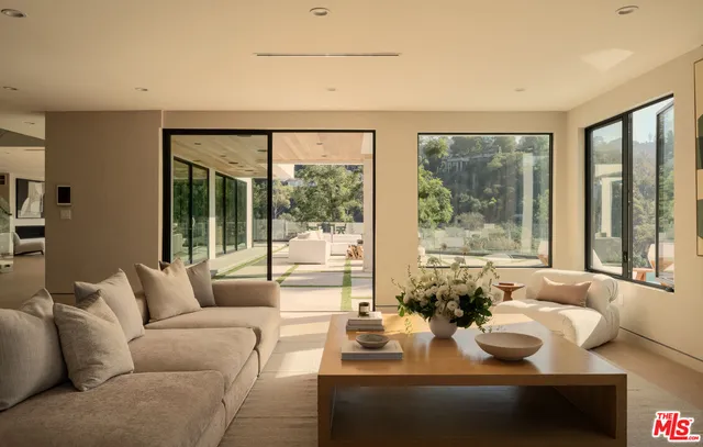 $5,295,000 | 2608 Zorada Drive, Los Angeles, CA 90046