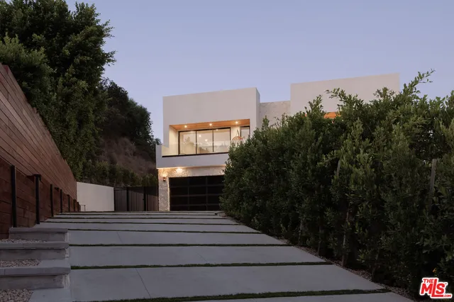 $5,295,000 | 2608 Zorada Drive, Los Angeles, CA 90046