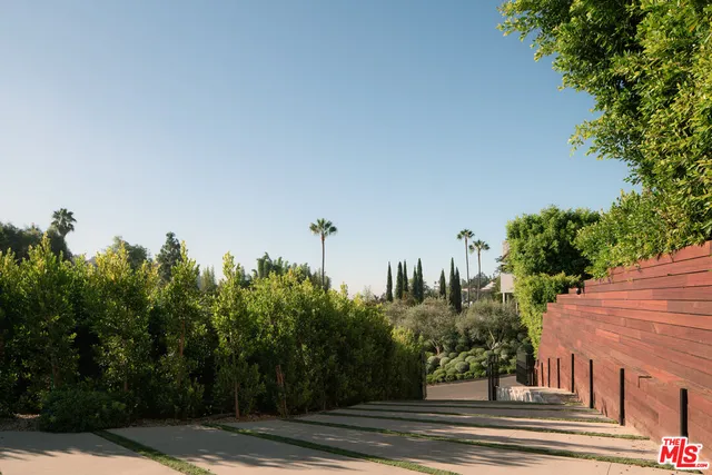 $5,295,000 | 2608 Zorada Drive, Los Angeles, CA 90046