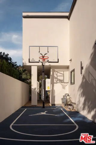 $5,295,000 | 2608 Zorada Drive, Los Angeles, CA 90046