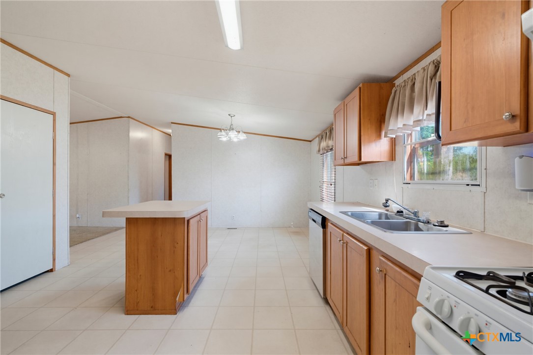 114 Pleasant Grove Loop Elgin, TX 78621 - Photo 6 of 17 Gallery Image 6