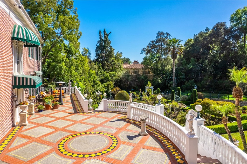 999 Rosalind Road San Marino, CA 91108 - Photo 47 of 70 a view of outdoor space and yard