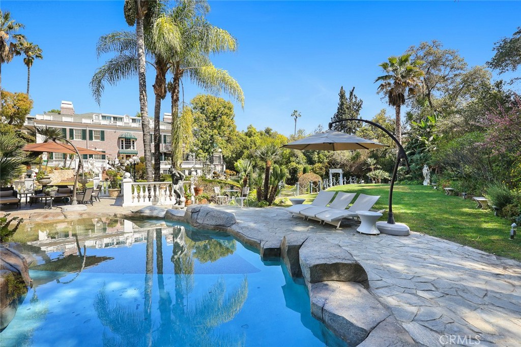 999 Rosalind Road San Marino, CA 91108 - Photo 50 of 70 a view of yard from terrace with seating space