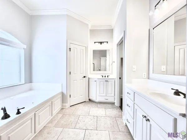 $2,850 | 6157 Breeze Point Drive, Gonzales, LA 70737