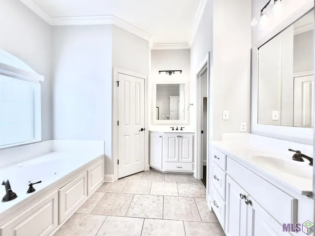 $2,850 | 6157 Breeze Point Drive, Gonzales, LA 70737