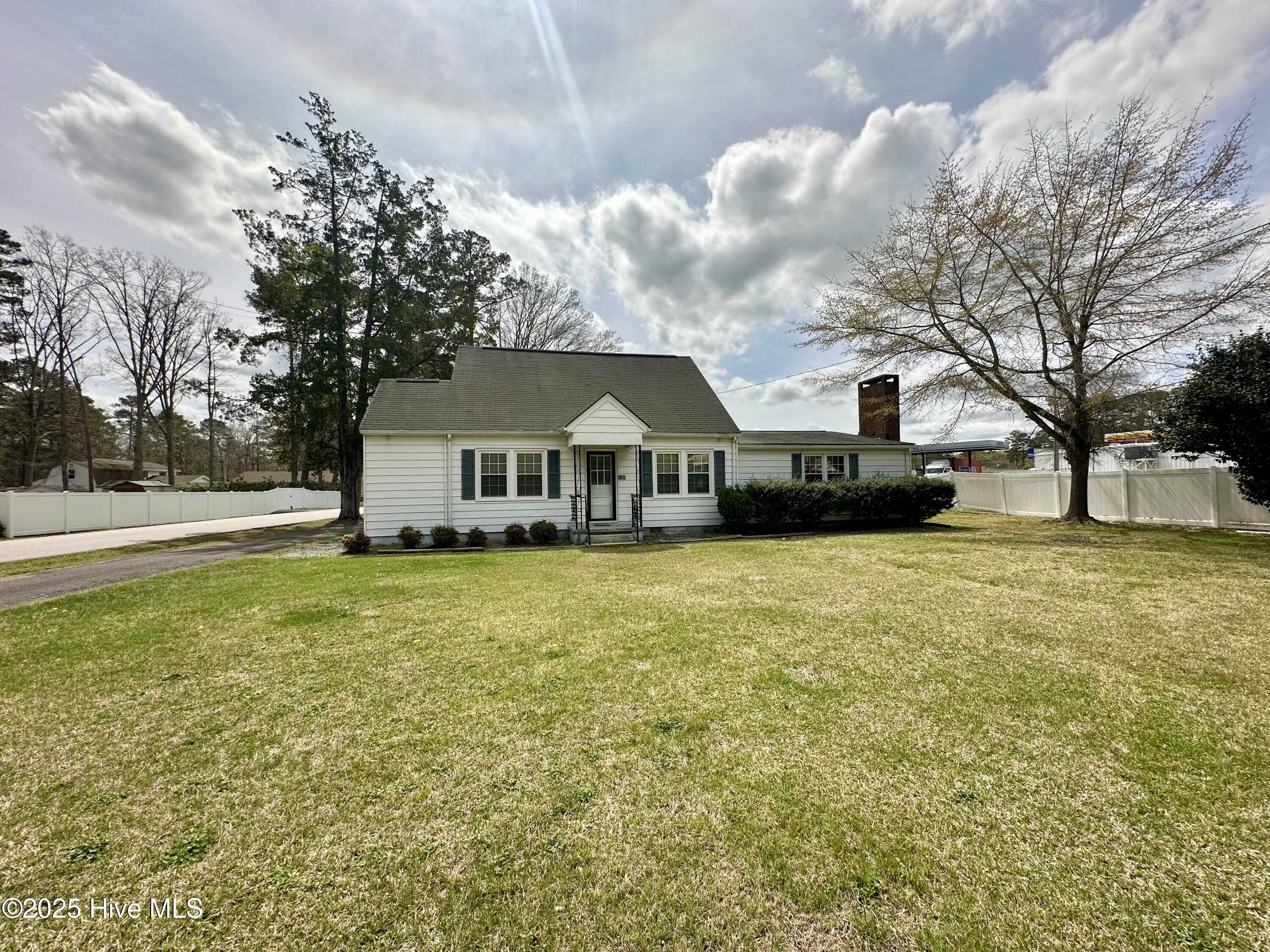1102 Sterlingworth Street Windsor, NC 27983 - Photo 1 of 37 Main view