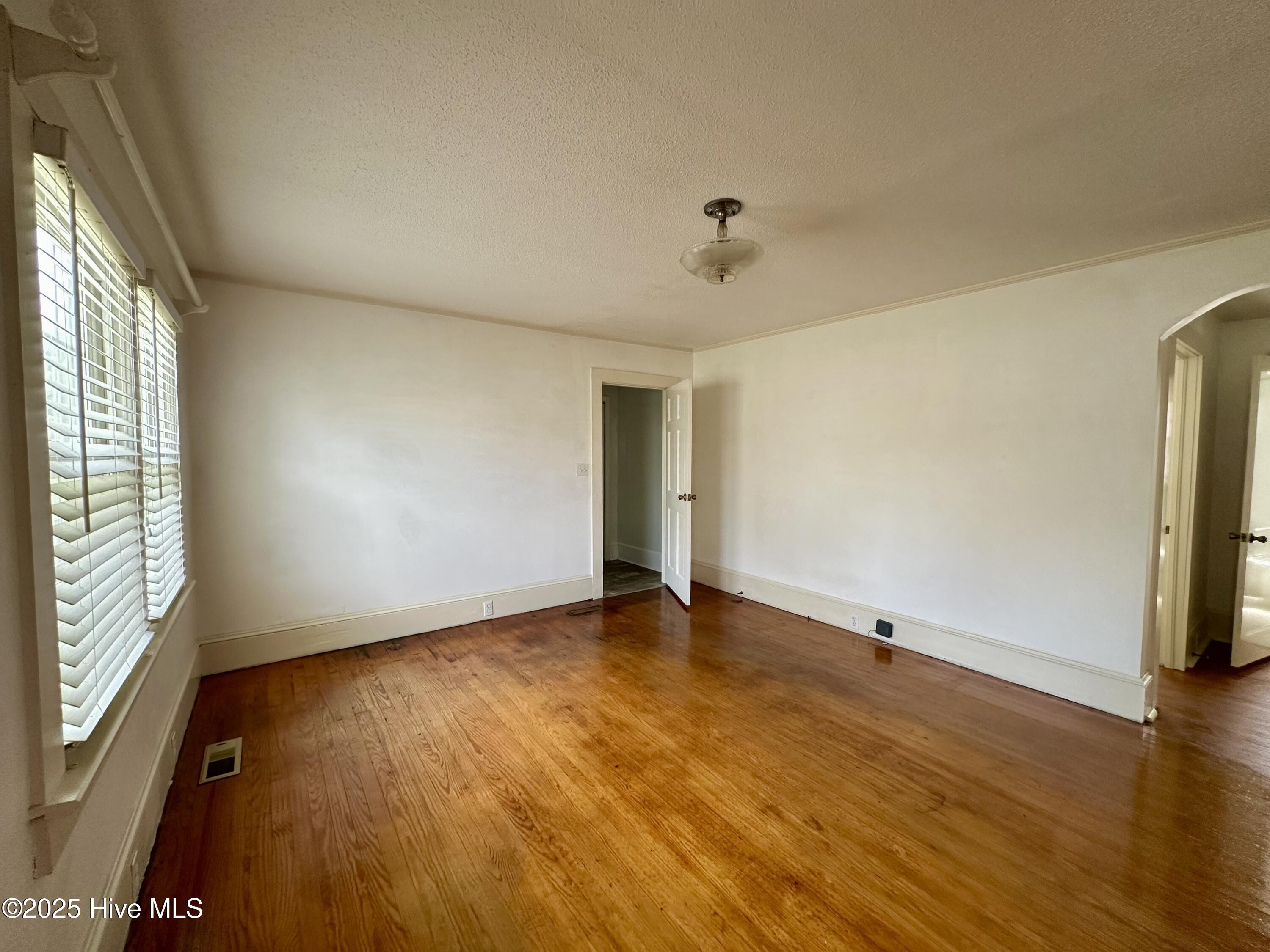 1102 Sterlingworth Street Windsor, NC 27983 - Photo 2 of 37 IMG_7704