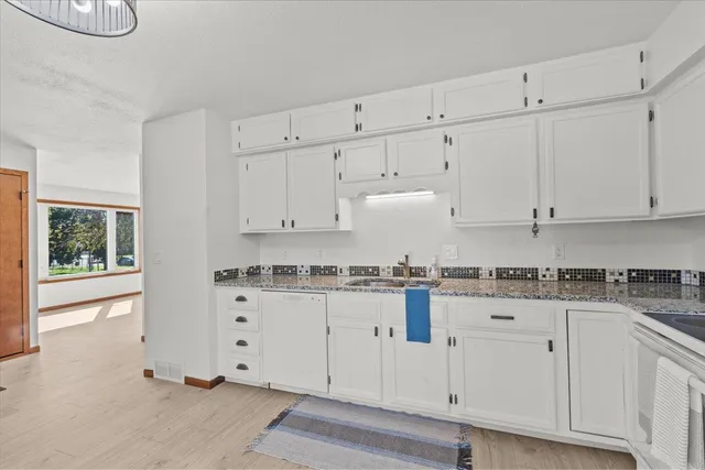 $230,000 | 1403 12th Street North, Wahpeton, ND 58075