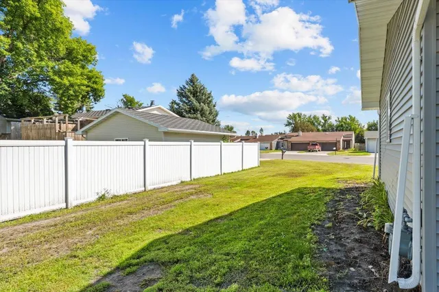 $230,000 | 1403 12th Street North, Wahpeton, ND 58075