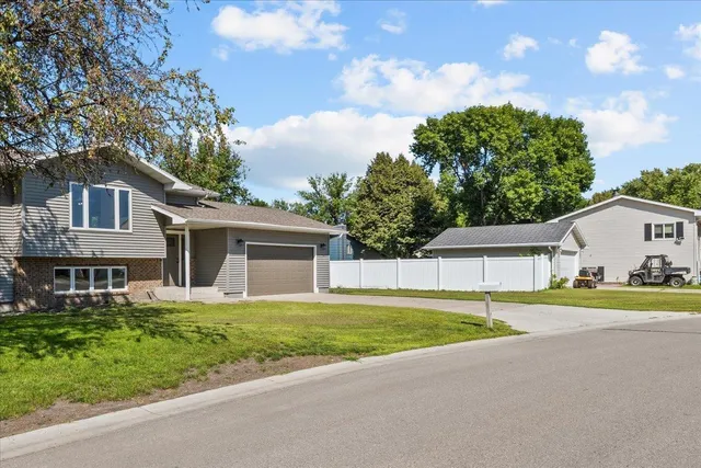 $230,000 | 1403 12th Street North, Wahpeton, ND 58075