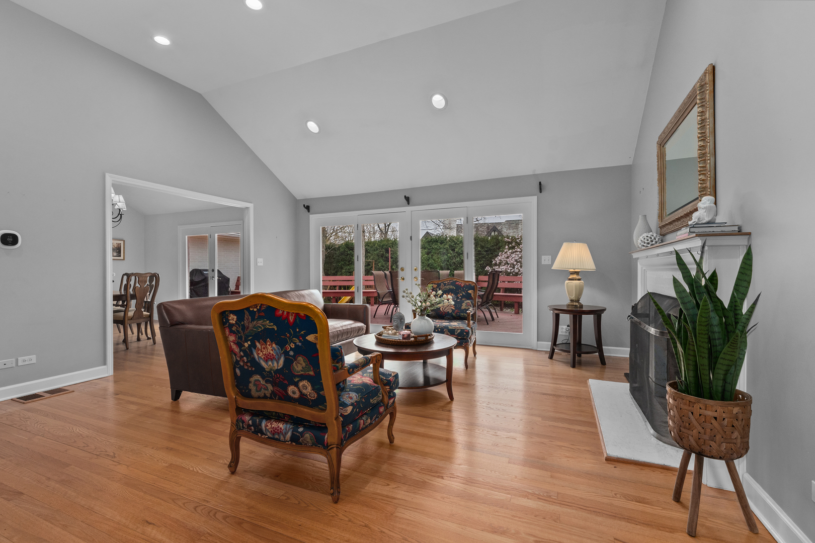 825 Highview Terrace Lake Forest, IL 60045 - Photo 2 of 32