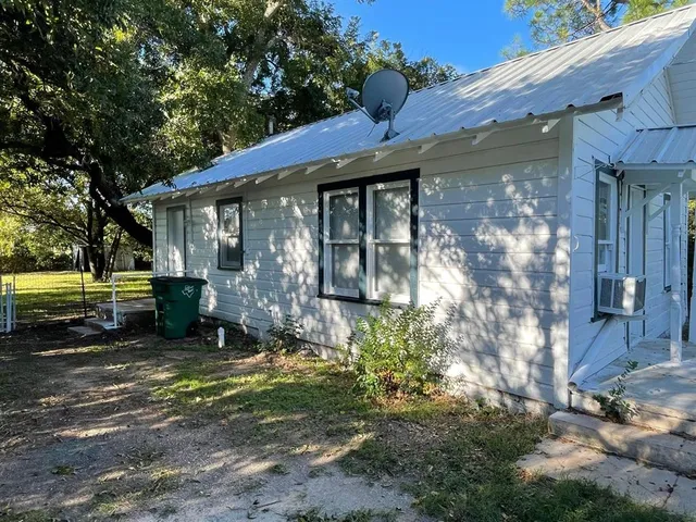 $995 | 405 South 1st Street, Clyde, TX 79510