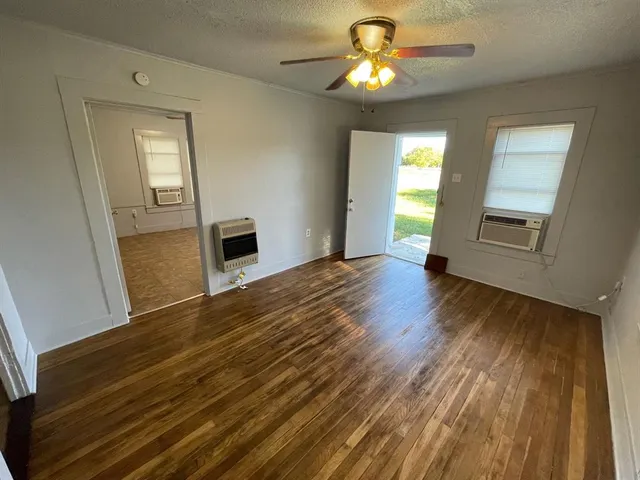 $995 | 405 South 1st Street, Clyde, TX 79510