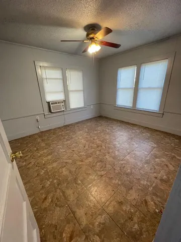 $995 | 405 South 1st Street, Clyde, TX 79510