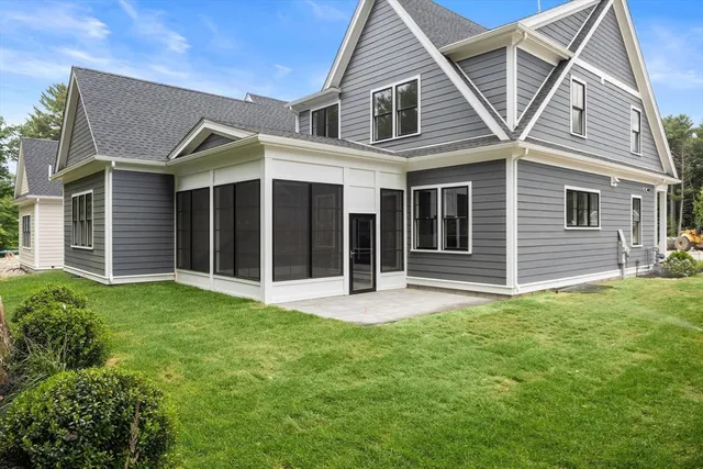 a view of a house with yard and porch
