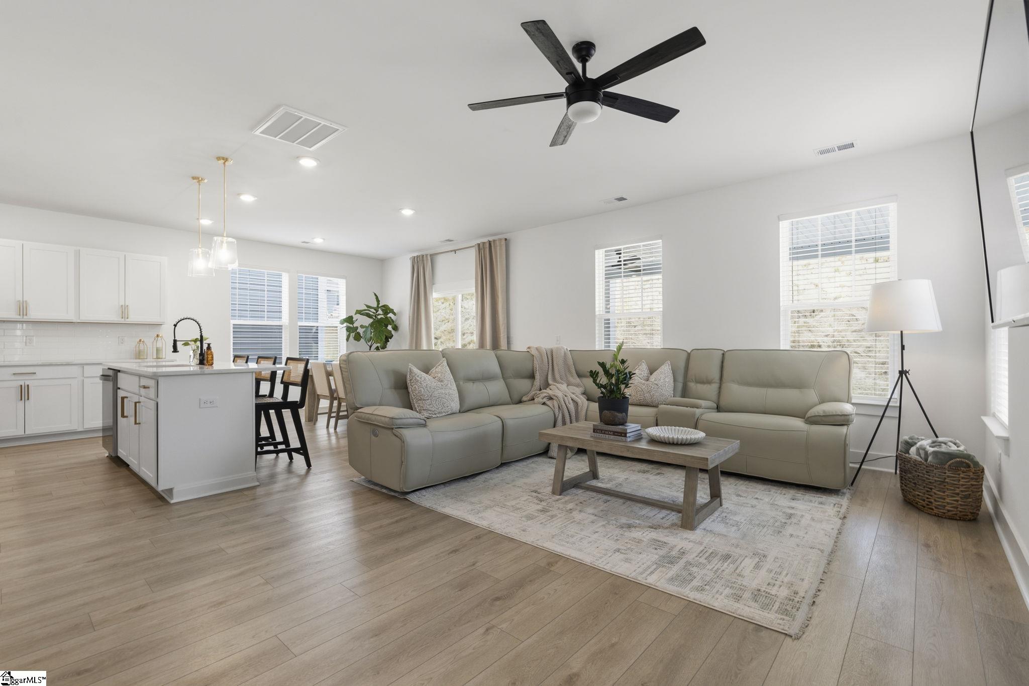 1049 Nadine Way Greer, SC 29651 - Photo 4 of 32