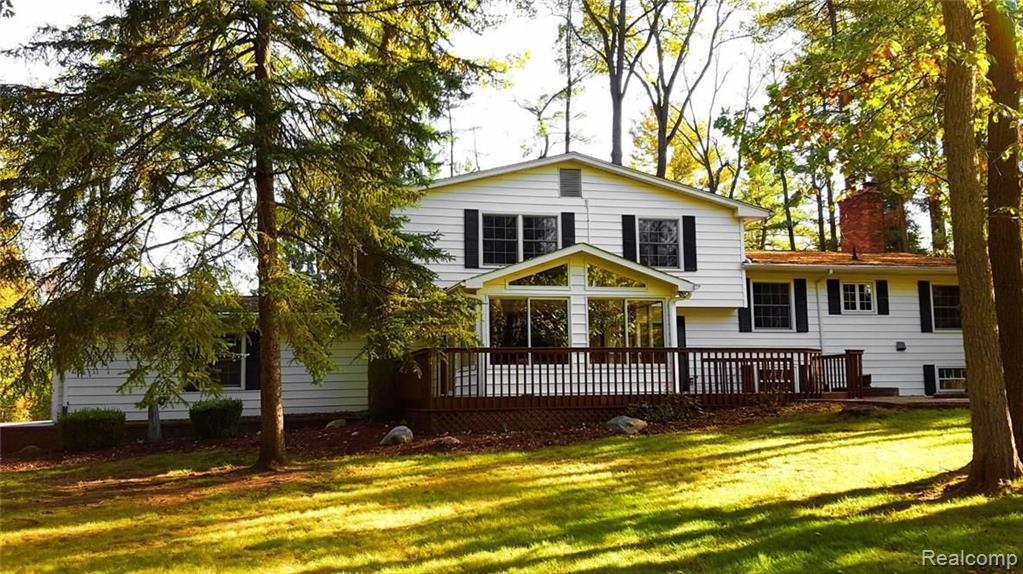4828 Arrowhead Road West Bloomfield, MI 48323 - Photo 4 of 44 Gallery Image 4
