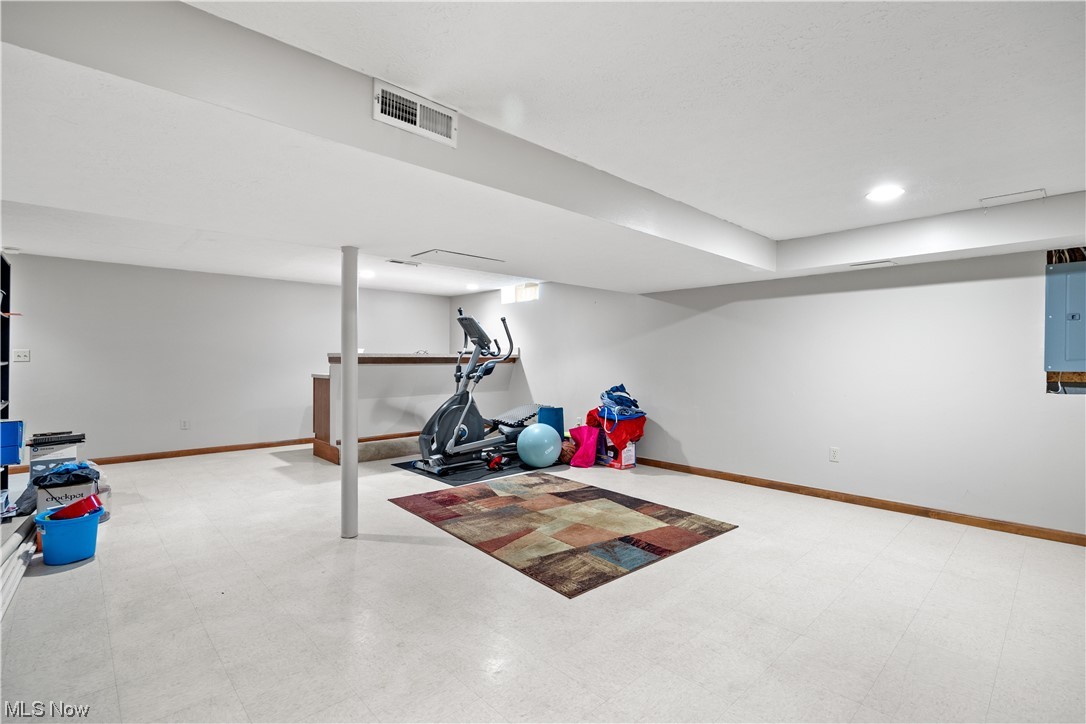 1110 Spring Road Cleveland, OH 44109 - Photo 25 of 33 Recreation room