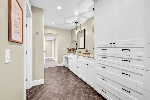 a view of an empty walk in closet