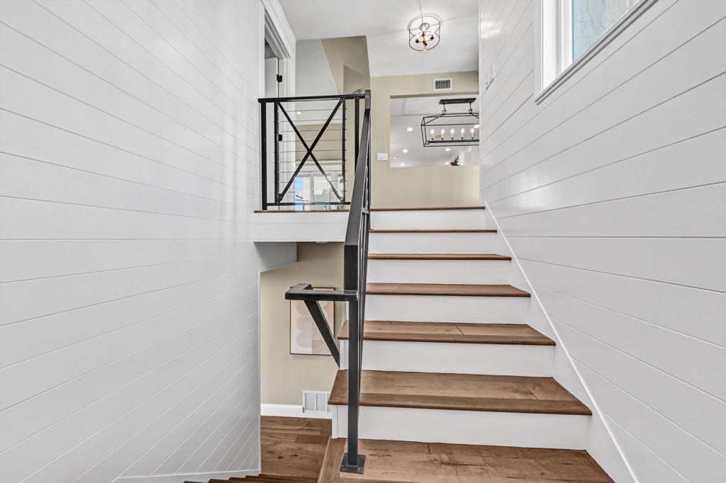 1760 Gascony Road Encinitas, CA 92024 - Photo 29 of 49 a view of entryway