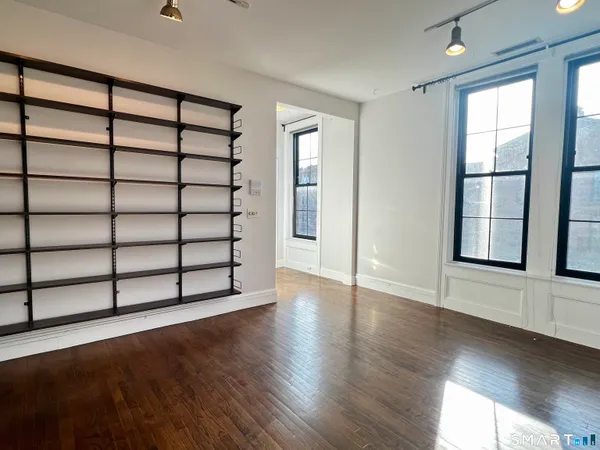 $2,390 | 34-36 Charter Oak Place, Unit 4, Hartford, CT 06106