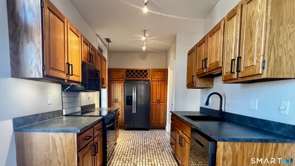 $2,390 | 34-36 Charter Oak Place, Unit 4, Hartford, CT 06106