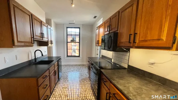 $2,390 | 34-36 Charter Oak Place, Unit 4, Hartford, CT 06106