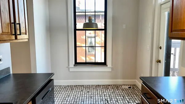 $2,390 | 34-36 Charter Oak Place, Unit 4, Hartford, CT 06106