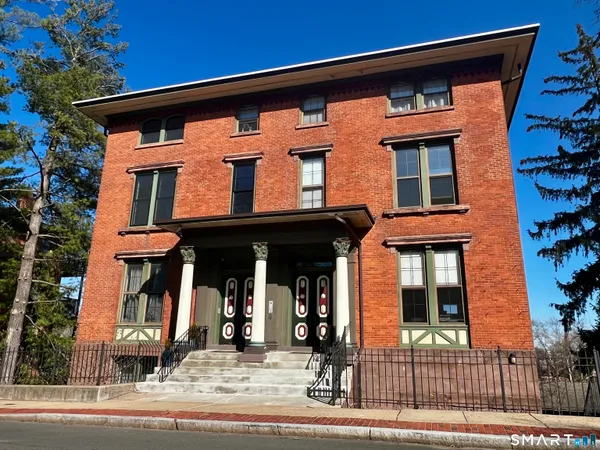 $2,390 | 34-36 Charter Oak Place, Unit 4, Hartford, CT 06106