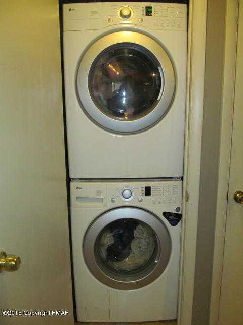 6035 Decker Road Bushkill, PA 18324 - Photo 27 of 35 washer-dryer included