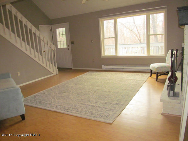 6035 Decker Road Bushkill, PA 18324 - Photo 6 of 35 livingroom2