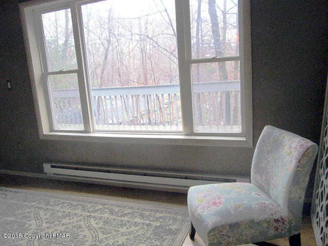 6035 Decker Road Bushkill, PA 18324 - Photo 7 of 35 living room view