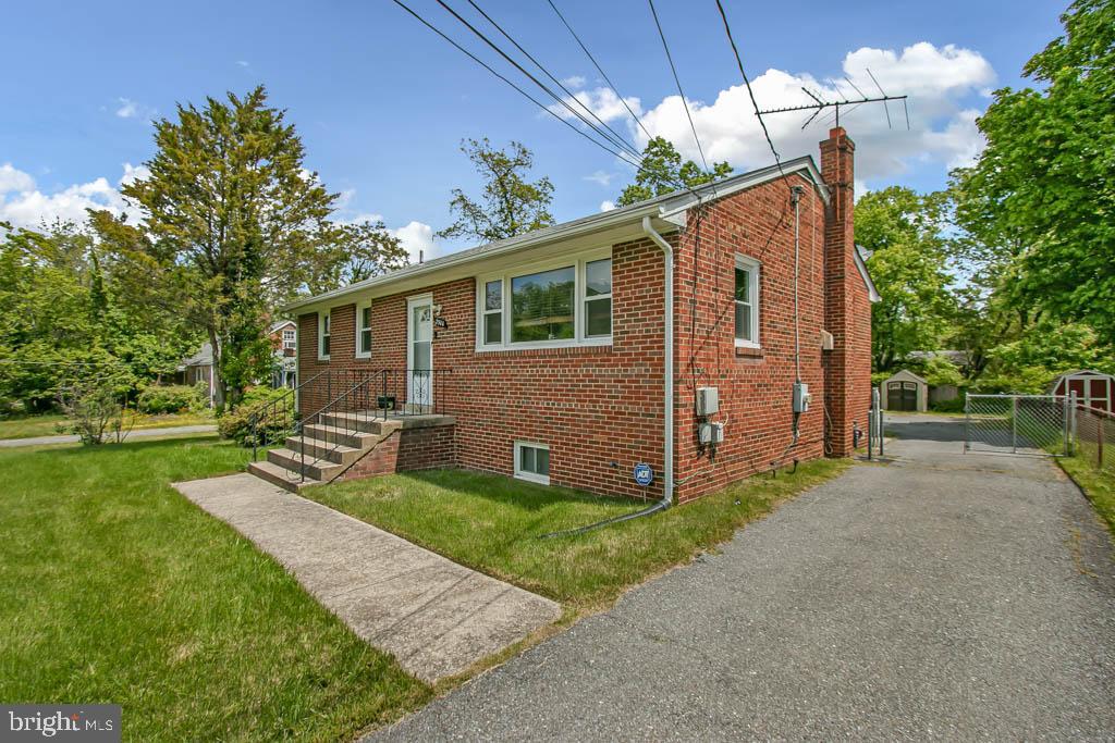 2500 Ritchie Road District Heights, MD 20747 - Photo 2 of 32 Side View to backyard