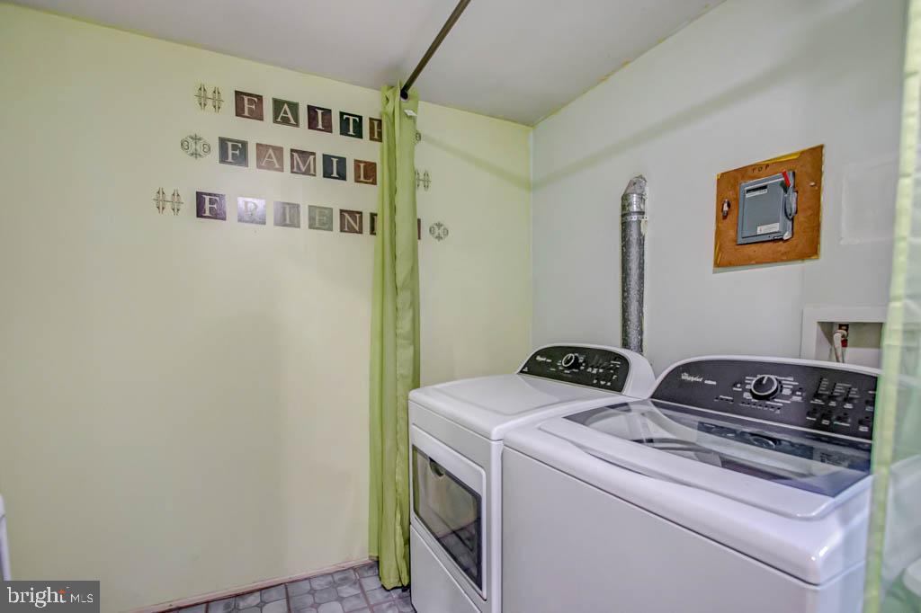 2500 Ritchie Road District Heights, MD 20747 - Photo 27 of 32 Laundry area