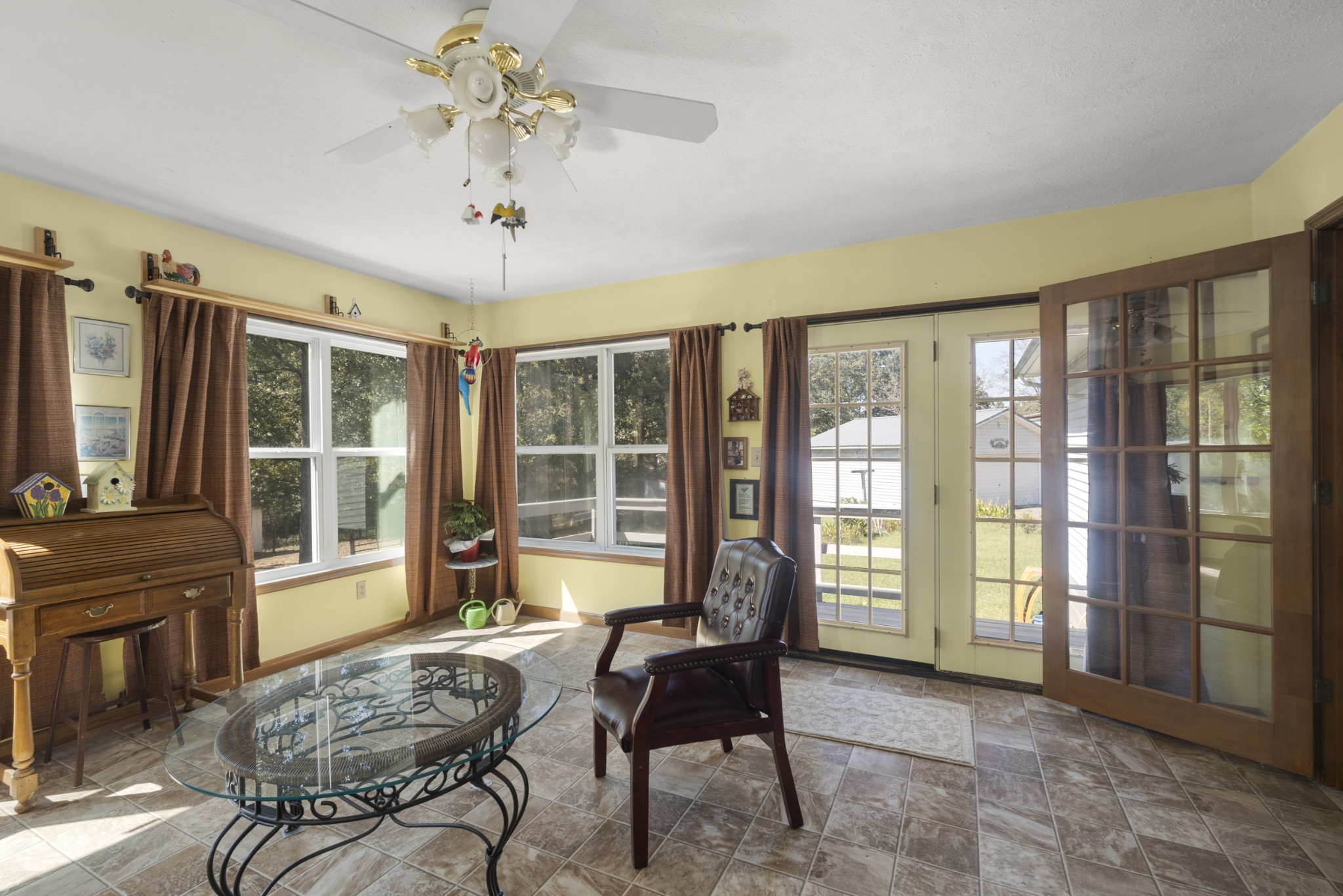 3859 Erin Road McEwen, TN 37101 - Photo 27 of 52 a living room with furniture and a window