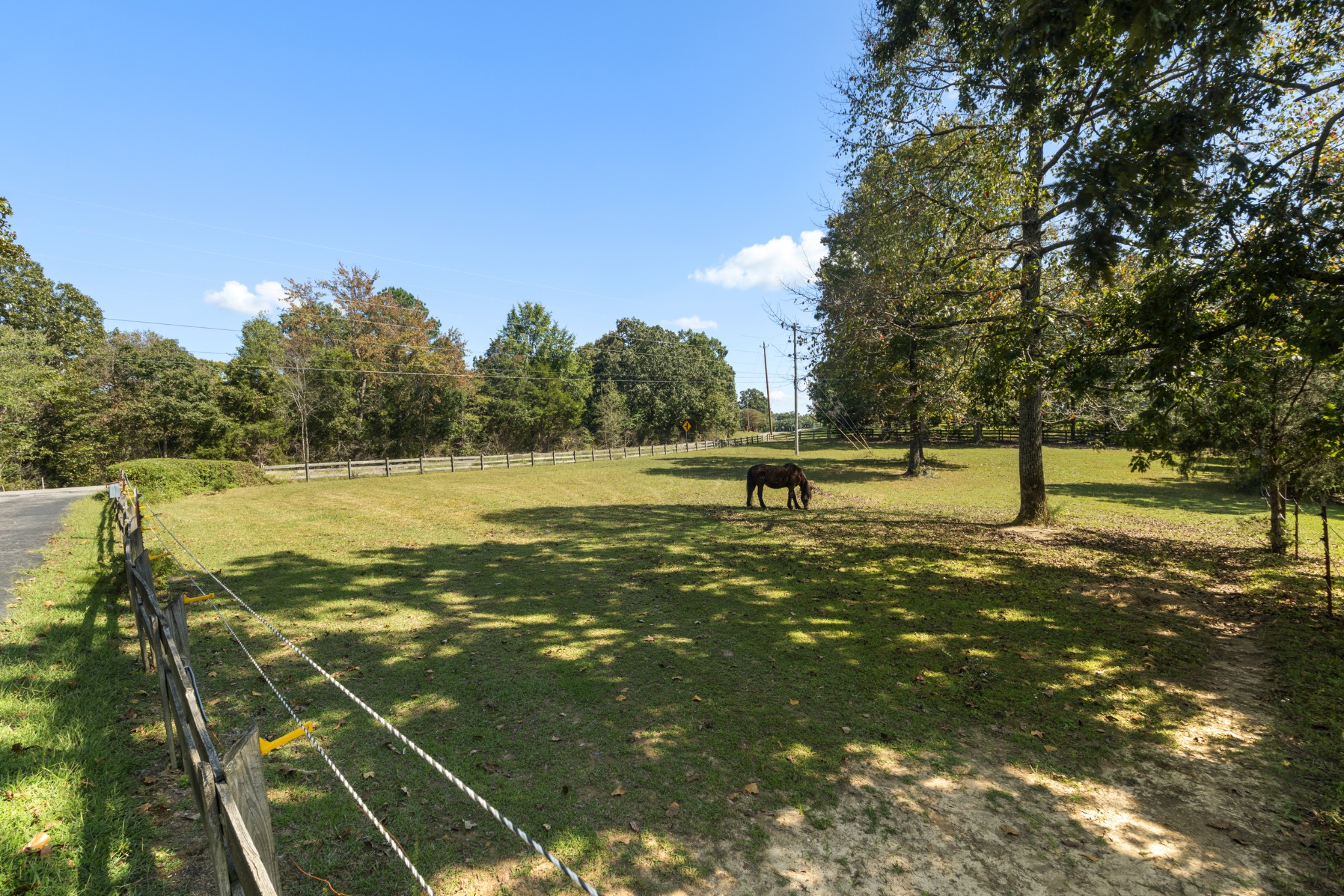 3859 Erin Road McEwen, TN 37101 - Photo 4 of 52 a view of a tennis court