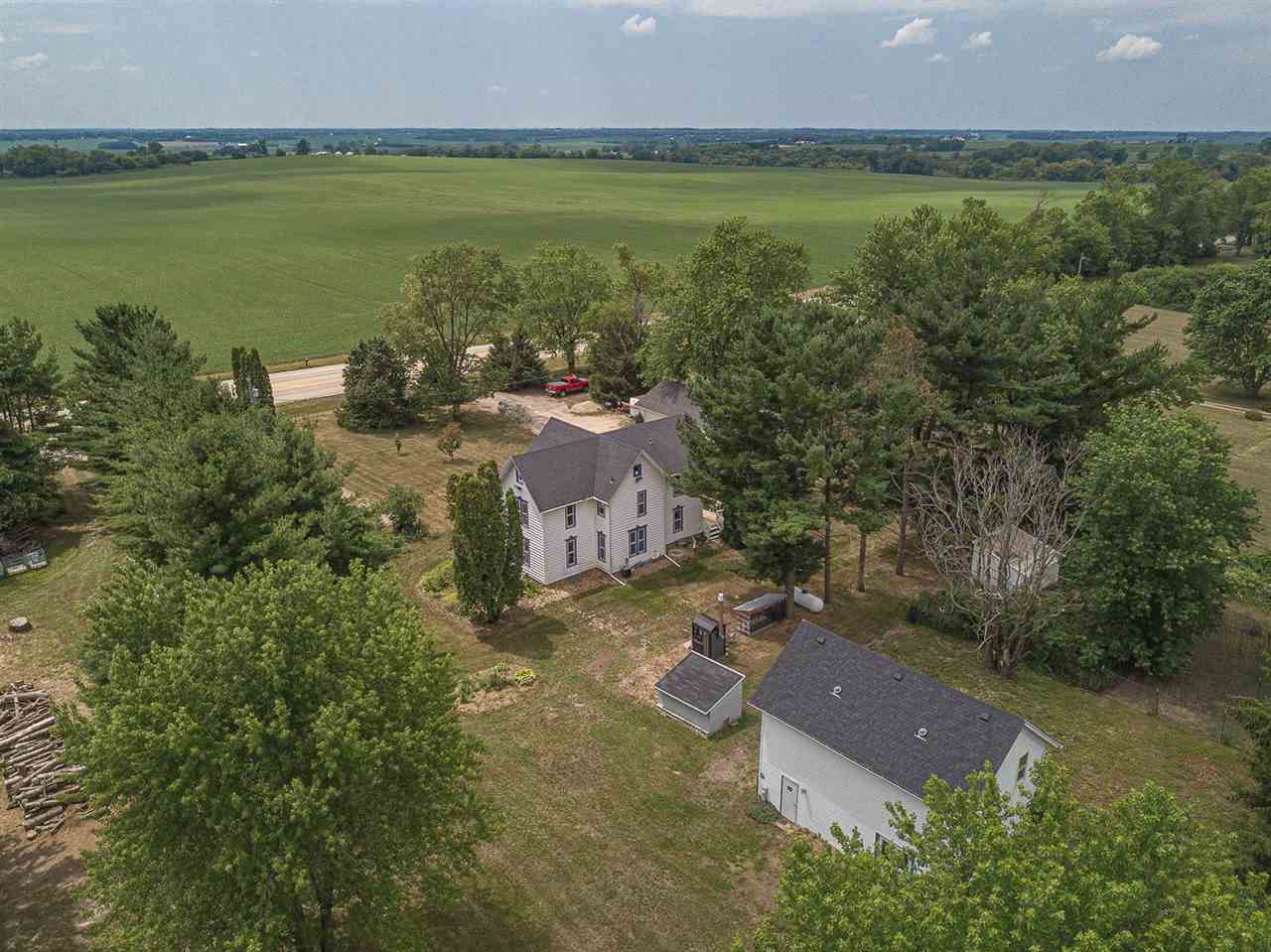 2137 Roscoe Road Rockton, IL 61072 - Photo 3 of 45 Gallery Image 3