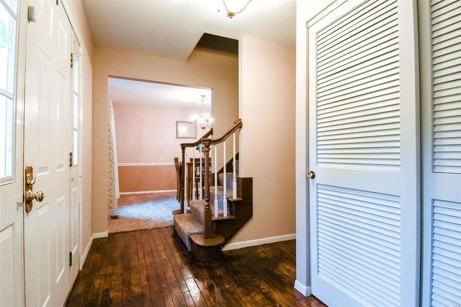 3627 Falcon Ridge Court St. Louis, MO 63129 - Photo 4 of 21 Gallery Image 4