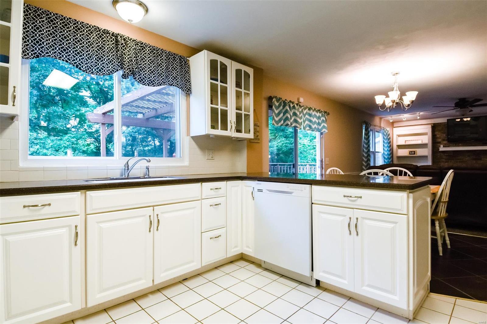 3627 Falcon Ridge Court St. Louis, MO 63129 - Photo 7 of 21 Gallery Image 7