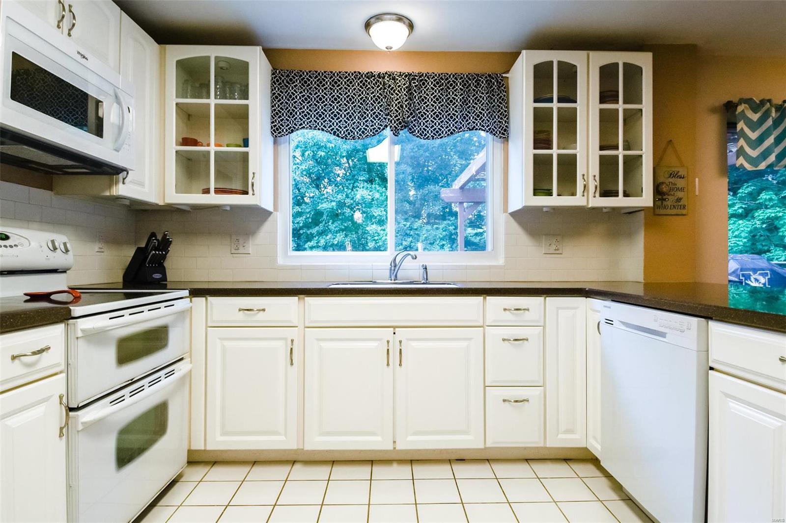 3627 Falcon Ridge Court St. Louis, MO 63129 - Photo 8 of 21 Gallery Image 8