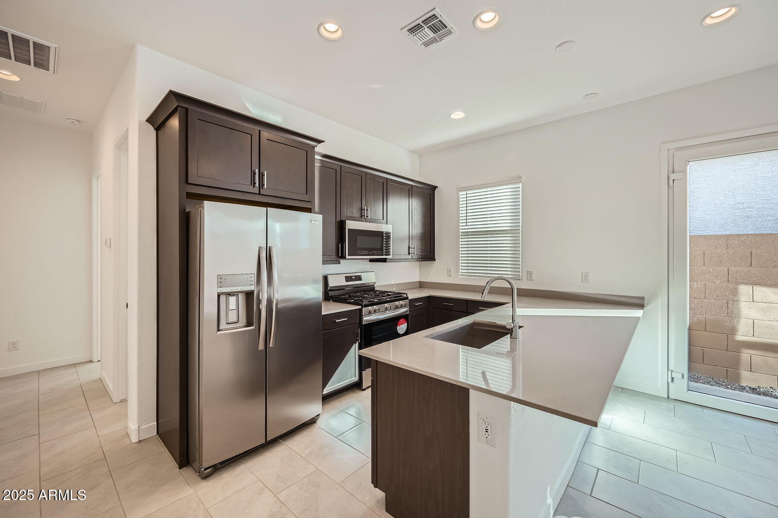 3252 West Peak View Road Phoenix, AZ 85083 - Photo 13 of 23 NG Kitchen